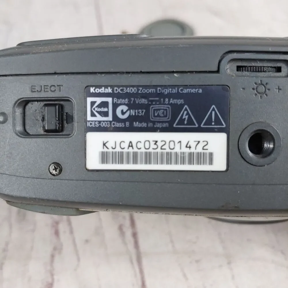 Kodak DC3400 Zoom Digital Camera 2.0MP Silver Gray Retro Power On ASIS FOR PARTS